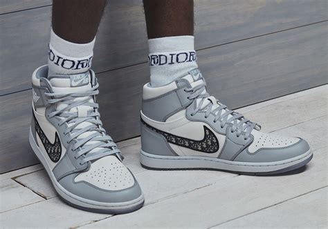 jordan 1 dior shoes.